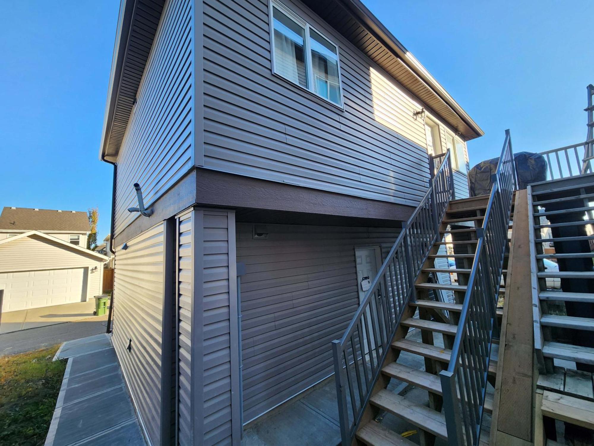 Apartment Modern Family With Guest Heat Garage, Pet-friendly!- No Basement *