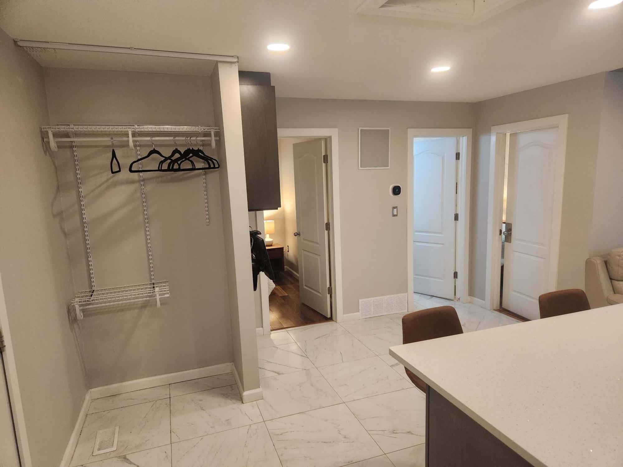 Modern Family With Guest Heat Garage, Pet-friendly!- No Basement Apartment