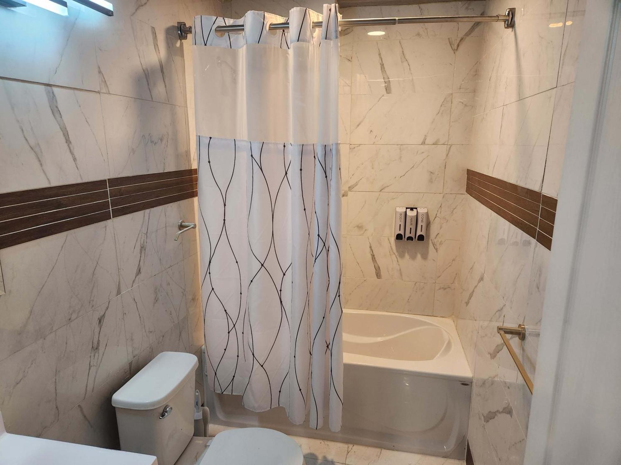 Modern Family With Guest Heat Garage, Pet-friendly!- No Basement Edmonton