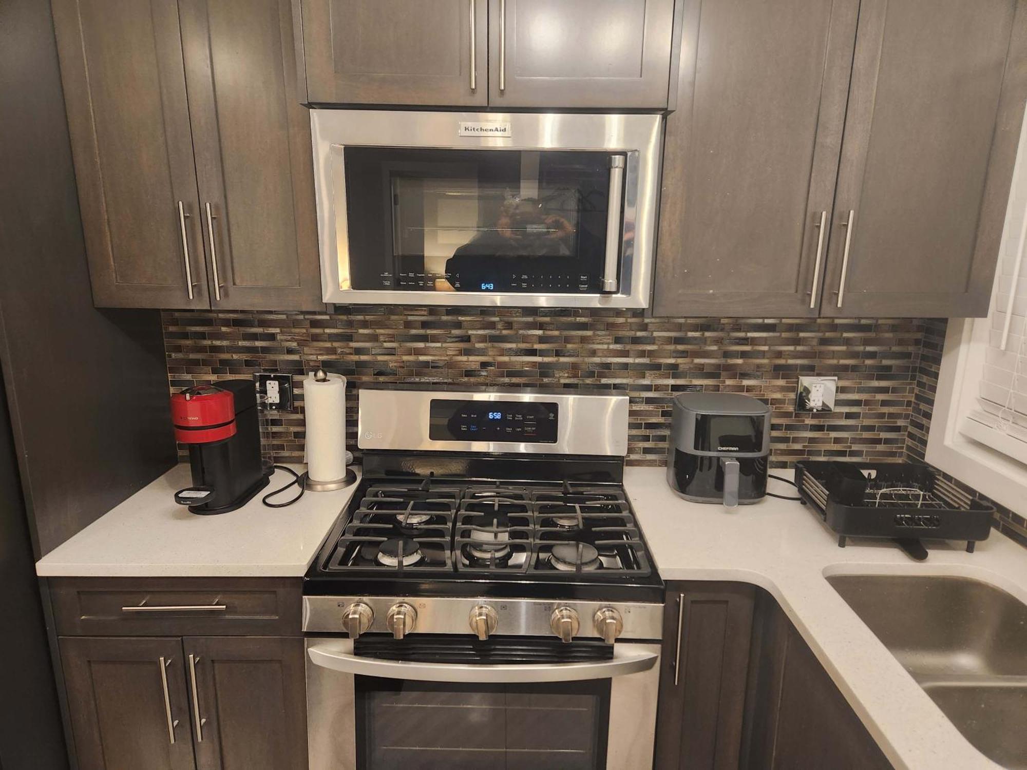 Apartment Modern Family With Guest Heat Garage, Pet-friendly!- No Basement