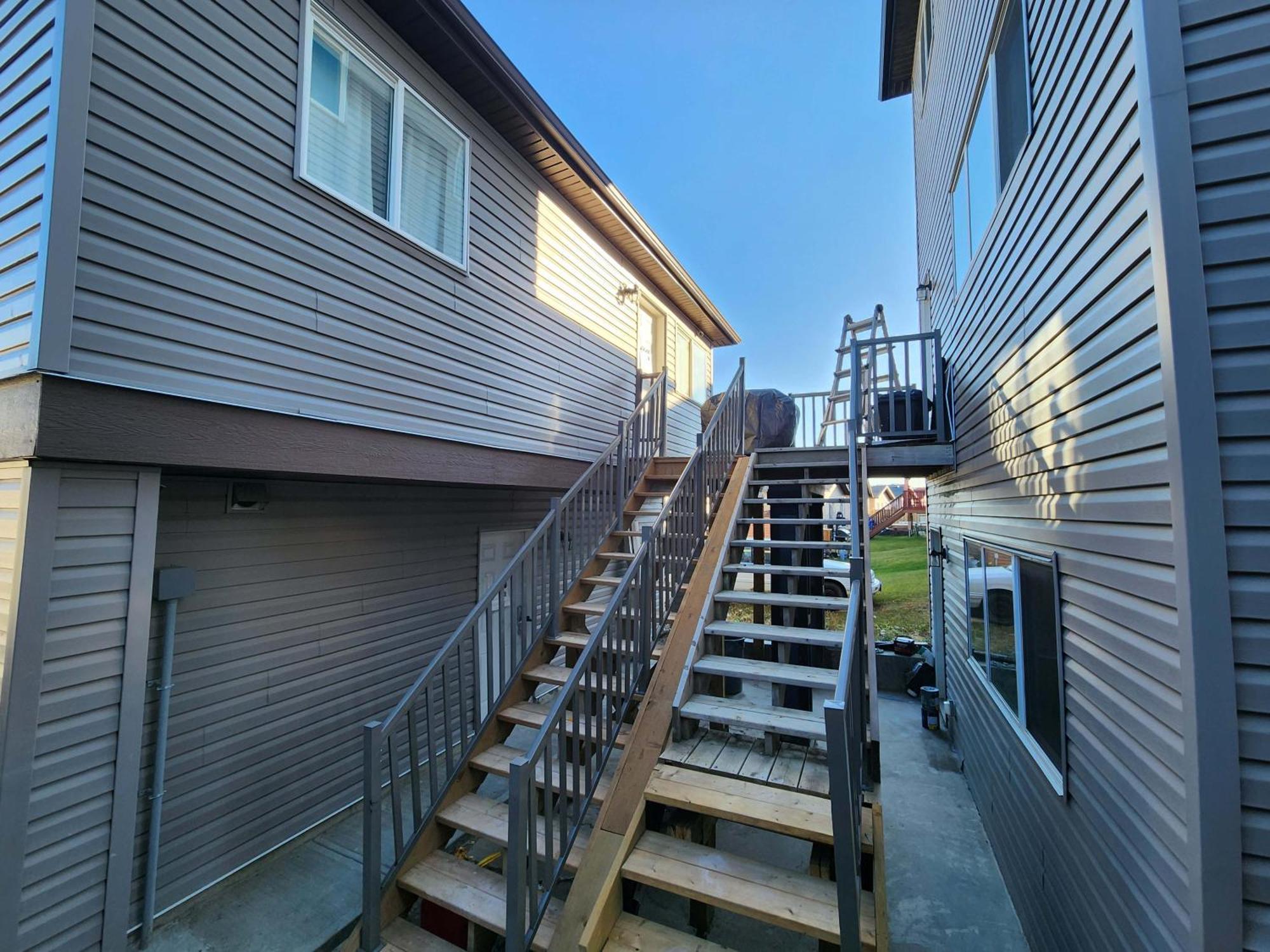 Modern Family With Guest Heat Garage, Pet-friendly!- No Basement Apartment *