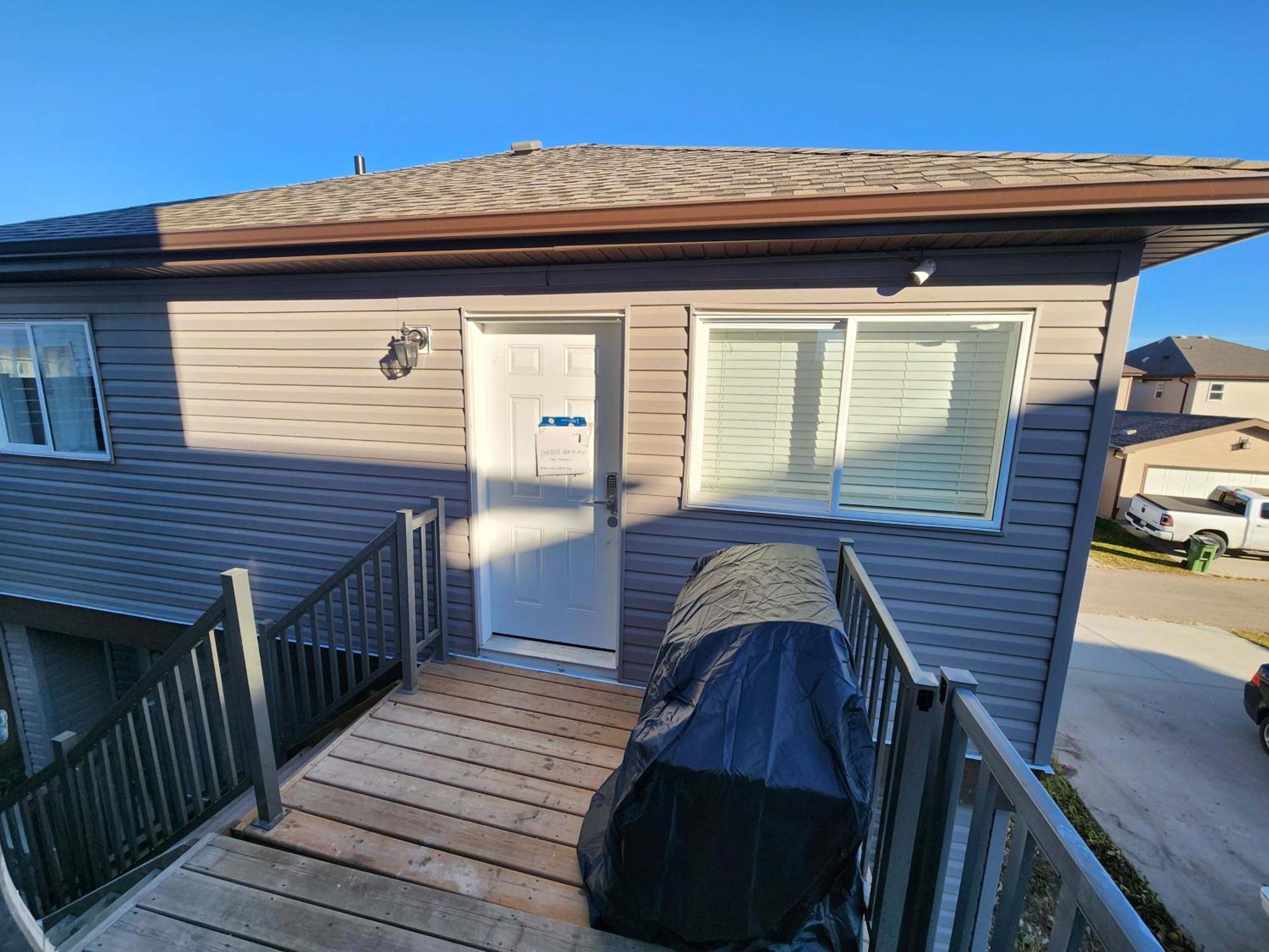 Apartment Modern Family With Guest Heat Garage, Pet-friendly!- No Basement Edmonton