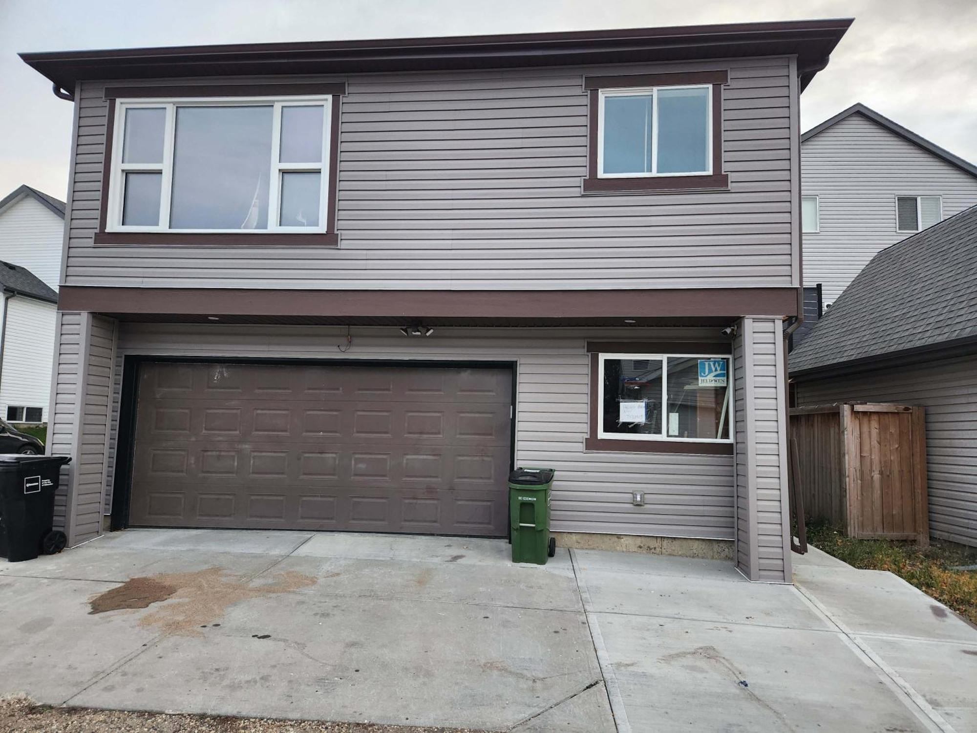 Modern Family With Guest Heat Garage, Pet-friendly!- No Basement * Edmonton